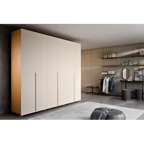 AMBIENTE-02-ROUPEIRO-CLASSIC-2.7-FREIJO-OFF-TAKE-01-scaled